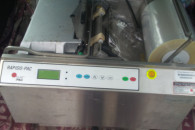 maszyna urzadzenie do zgrzwania tacek z zywnosc