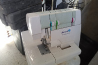 maszyna do szycia owerlock 820d-3d