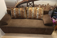 Łóżko z poduszkami